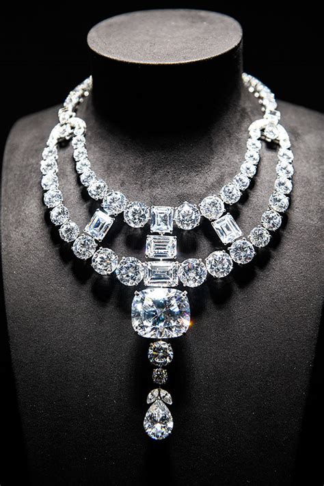 cartier diamond necklace ocean's 8.